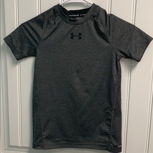 GUC/PLAY Boys Small Under Armour T-shirt